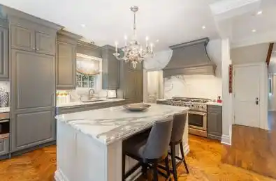 118 Strathallan Boulevard Toronto C04 Ontario M5N 1S7