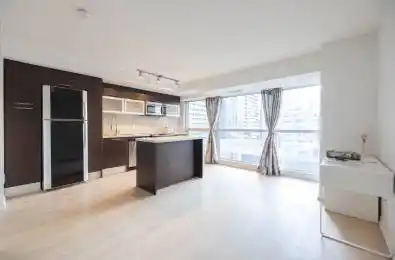 386 Yonge Street Unit# 819 Toronto C01 Ontario M5B 0A5