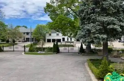 137 Arnold Avenue Vaughan Ontario L4J 1B8