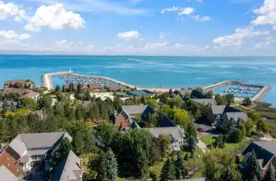 18 RAMBLINGS Way Unit# 97 Collingwood Ontario L9Y 5C6
