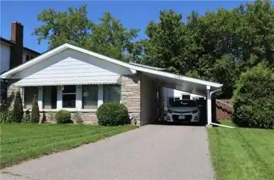 1387 Sarcee Street Oshawa Ontario L1G 4N2