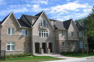 9 Benson Avenue Unit# C Mississauga Ontario L5H 2P1