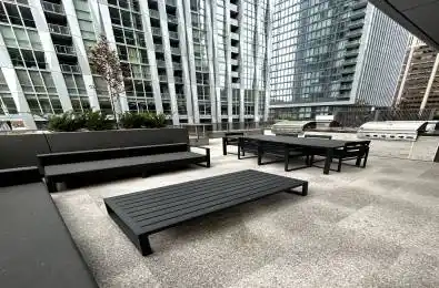 11 Yorkville Avenue Unit# 5804 Toronto C02 Ontario M4W 1L2