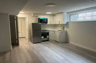31 Robingrove Road Unit# 2 Toronto C07 Ontario M2R 2Z8