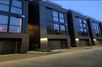 1331 Queen Street Unit# TH2 Toronto E01 Ontario M4L 0B1
