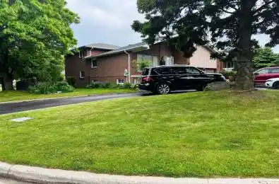 15 Maidstone Crescent Brampton Ontario L6S 2Z4