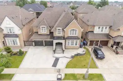 8 Scotchmere Crescent Brampton Ontario L6P 3A7