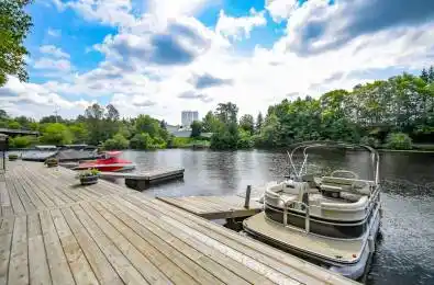 31 Dairy Lane Unit# 401 Huntsville Ontario P1H 1L7