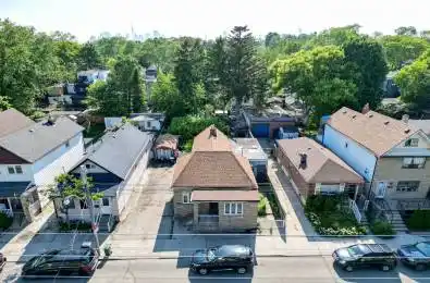 184 Coxwell Avenue Toronto E01 Ontario M4L 3B2