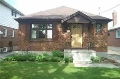 43 Rothsay Avenue Toronto W07 Ontario M8Z 4M2