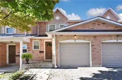 1039 Cedarglen Gate Unit# 8 Mississauga Ontario L5C 2Y3