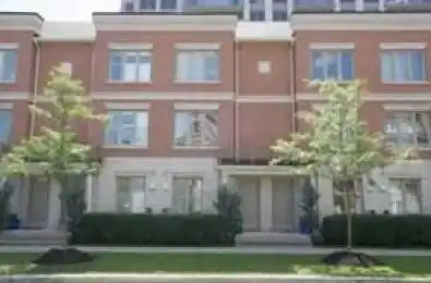 29 Galleria Parkway Markham Ontario L3T 0A3