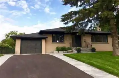 17 Robson Place Toronto C07 Ontario M2R 2Y3