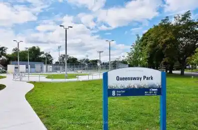 7 SMITH Crescent Unit# 323 Toronto W07 Ontario M8Z 0G3