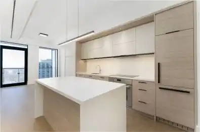 215 Lonsdale Road Unit# 1705 Toronto C03 Ontario M4V 1W7