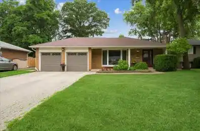 2033 Saxon Road Oakville Ontario L6L 2V1