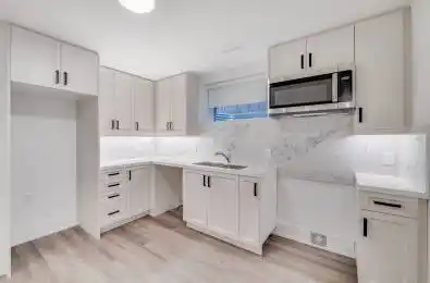 1077 Fourth Street Unit# Bsmt Mississauga Ontario L5E 1K4