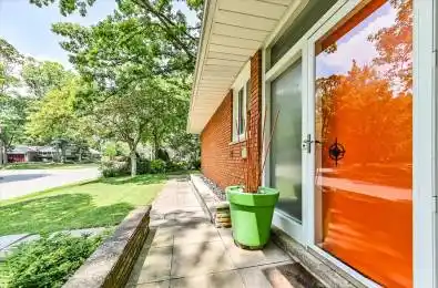 25 Ashford Drive Toronto W08 Ontario M9B 5X1