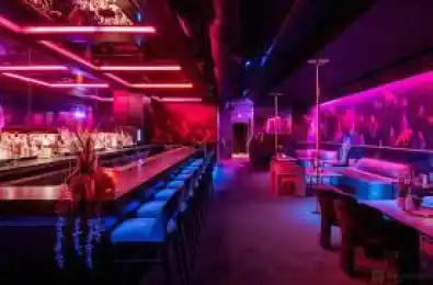 563 QUEEN Street Toronto C01 Ontario M5V 2B6