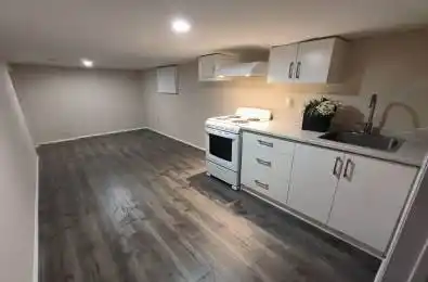 55 Chamberlain B1 Avenue Toronto W04 Ontario M6E 4J9