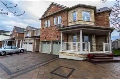 2 Thackery Drive Ajax Ontario L1T 0B7