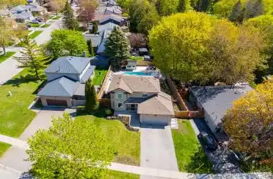 155 Willow Lane Newmarket Ontario L3Y 4J1