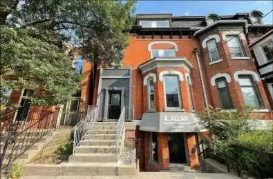 210 Carlton Street Unit# 201 Toronto C08 Ontario M5A 2L1