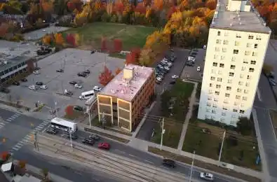 824 King Street Kitchener Ontario N2G 1G1