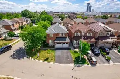 14 Martineau Road Brampton Ontario L6P 1H2