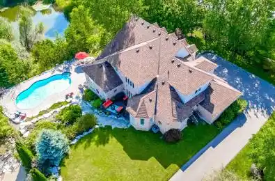 17 Duncton Wood Crescent Aurora Ontario L4G 7T4