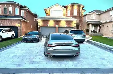 11 Berkshire Court Whitby Ontario L1R 2S4
