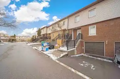 3175 Kirwin Avenue Unit# 5 Mississauga Ontario L5A 3M4