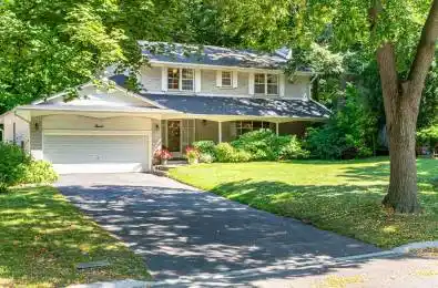 7 Queensborough Crescent Toronto W09 Ontario M9R 1A1
