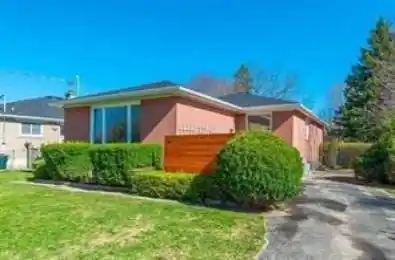 112 Murray Drive Unit# MAIN Aurora Ontario L4G 2C5