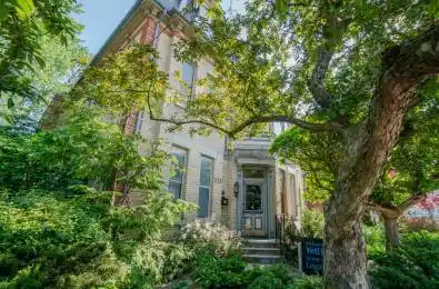 215-217 Carlton Street Unit# Unit 1 Toronto C08 Ontario M5A 2K9