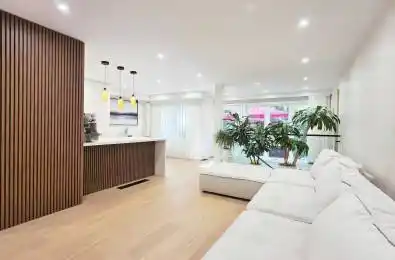 1084 Queen Street Mississauga Ontario L5H 4K4