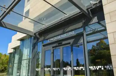 10 Inn On The Park Drive Unit# 105 Toronto C13 Ontario M3C 0P9