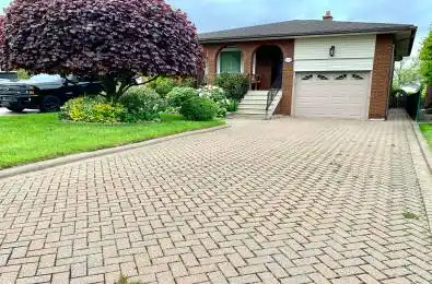 1217 Alexandra Avenue Mississauga Ontario L5E 2A4