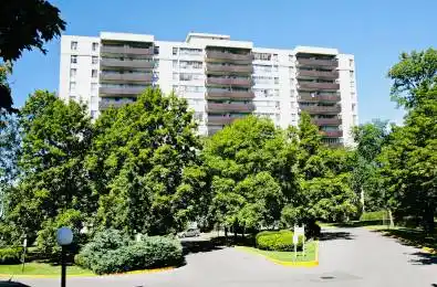 6200 Bathurst Street Unit# 711 Toronto C07 Ontario M2R 2A3