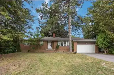 31 ORLON Crescent Richmond Hill Ontario L4C 6S3