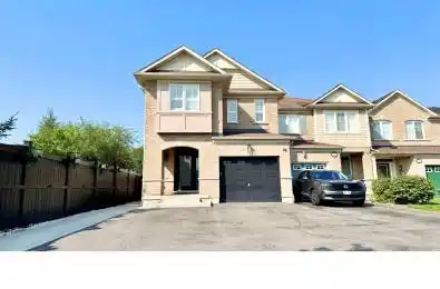 18 Silverwood Circle Ajax Ontario L1Z 0A2