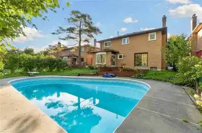 98 Golf Links Drive Aurora Ontario L4G 3V3