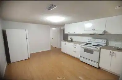 17 Marowyne Drive Toronto C15 Ontario M2J 2A6