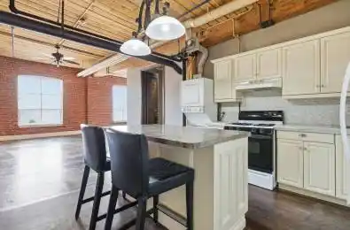 426 Queen Street Unit# 405 Toronto C08 Ontario M5A 1T4