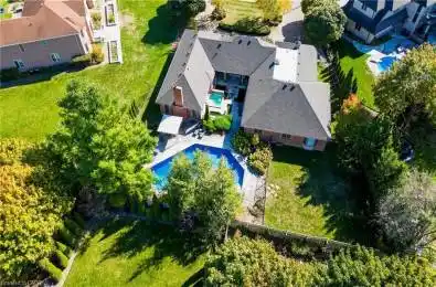 592 Manorwood Court Waterloo Ontario N2K 3L7