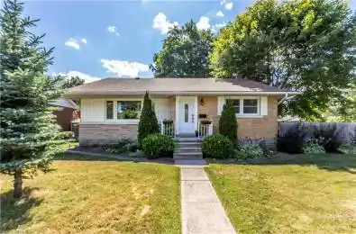 107 ELLIS Crescent Waterloo Ontario N2J 2C1