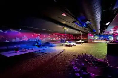 563 QUEEN Street Toronto C01 Ontario M5V 2B6