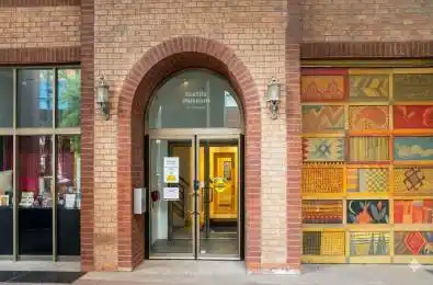 55 Centre Avenue Unit# 2402 Toronto C01 Ontario M5G 2H5