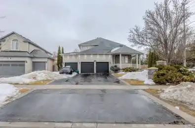 121 Boxwood Crescent Markham Ontario L3S 4A4